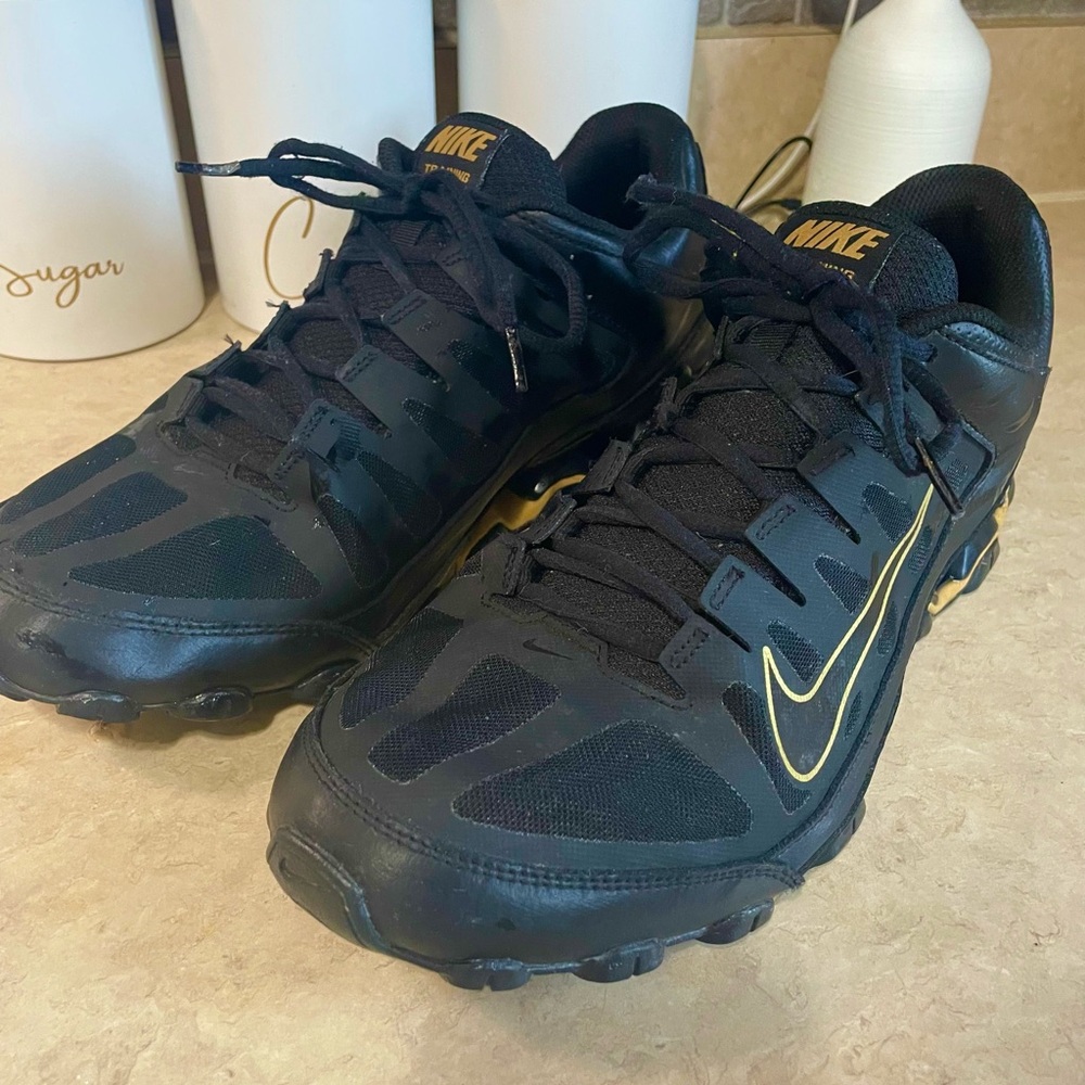 Nike Men's Black Sneakers with Gold Swoosh